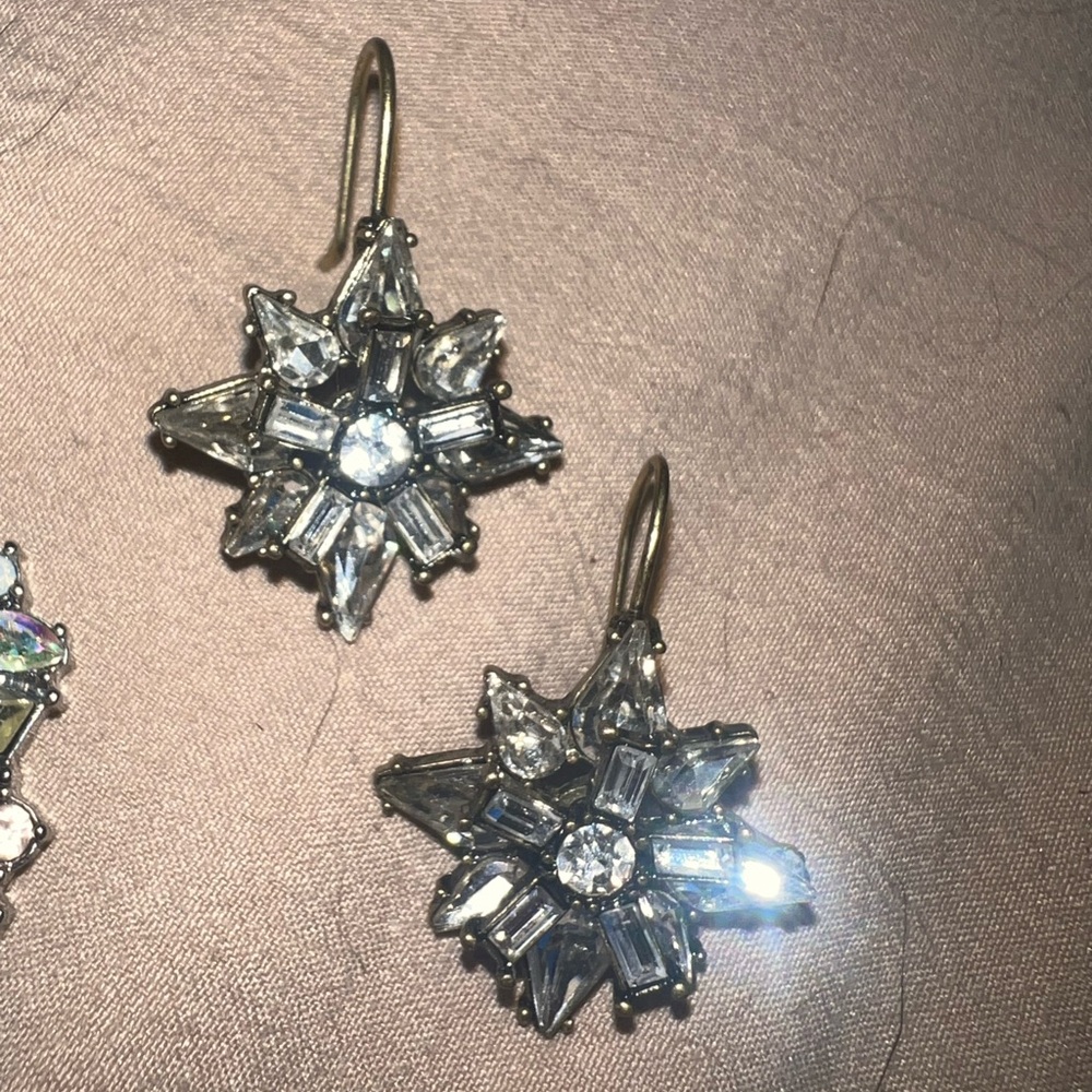 Elegant Silver Crystal Drop Earrings - Picture 3 of 3